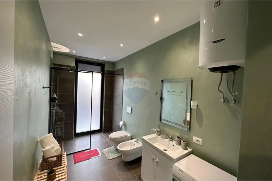 Tirane, shitet apartament 1+1 Kati 1, 88 m² 195.000 € (Rruga e Dibrës - Shkolla e Kuqe)