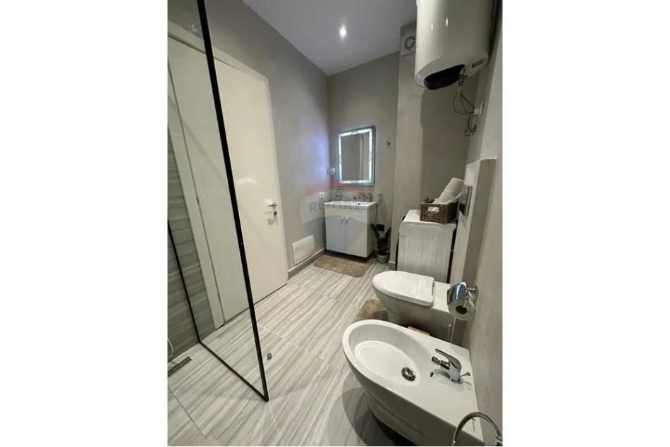 Tirane, shitet apartament 1+1 Kati 1, 70 m² 177.000 € (Rruga e Dibrës - Shkolla e Kuqe)