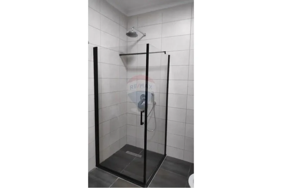 Tirane, jepet me qera apartament+verande | Penthouse 2+1 Kati 11, 90 m² 1.000 € (Pazari i Ri)