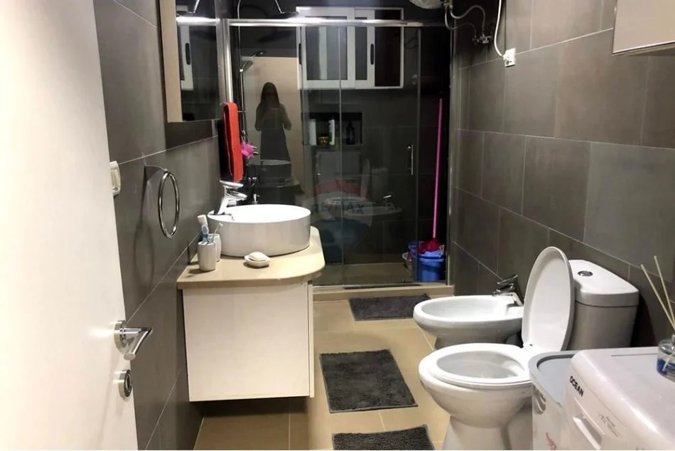 Tirane, shitet apartament 1+1 Kati 9, 70 m² 170.000 € (Komuna e Parisit,)