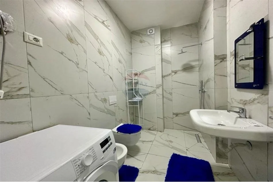 Tirane, jepet me qera apartament 2+1 , 600 € (Fusha e Aviacionit)