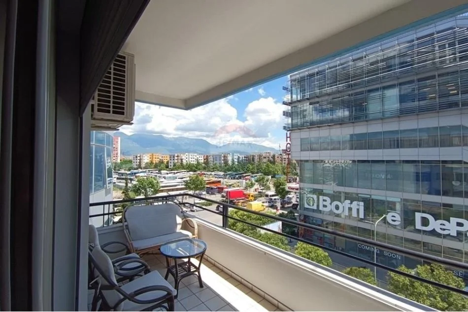 Tirane, jepet me qera apartament 2+1 , 550 € (Laprake)