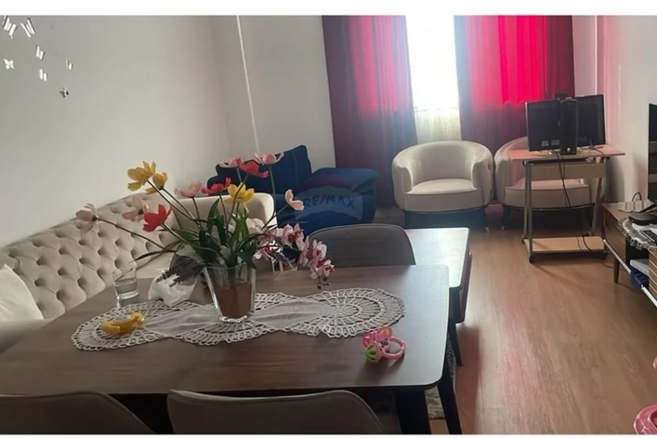 Tirane, jepet me qera 1+1 Kati 3, 70 m² 500 € (Astir, prane EGLO)