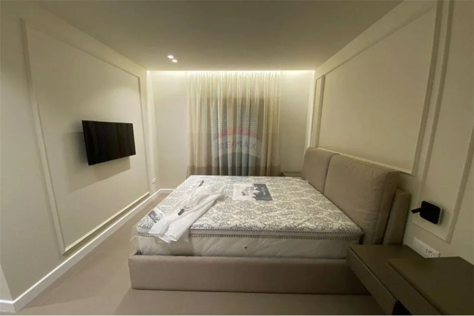 Tirane, jepet me qera 3+1+Ballkon Kati 1, 190 m² 1.800 € (Liqeni i thate)