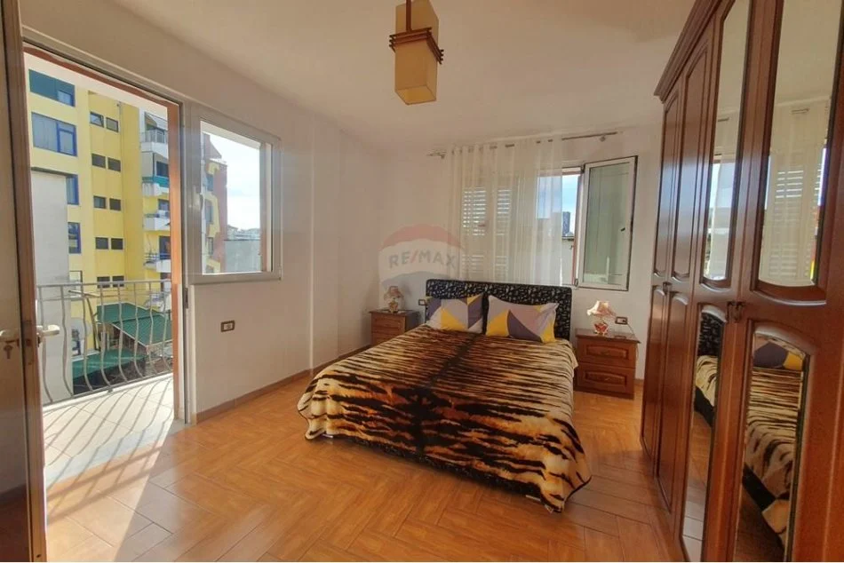 Tirane, jepet me qera apartament 3+1 Kati 5, 120 m² 550 € (Liceu Artistik - Drejtoria e Higjenës, Shqipëri)