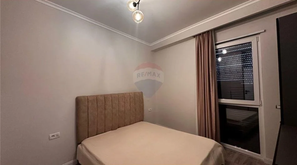 Tirane, jepet me qera apartament 1+1 , 73 m² 650 € (TEG - Rose Garden)