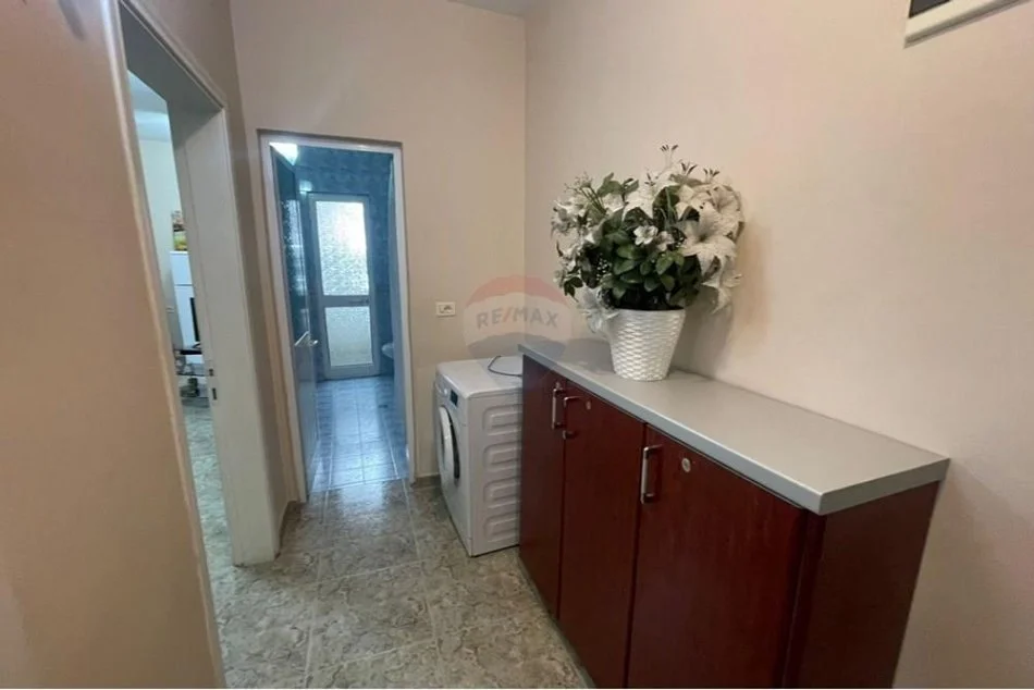 Tirane, jepet me qera apartament 1+1 Kati 3, 68 m² 500 € (Pazari i Ri,)