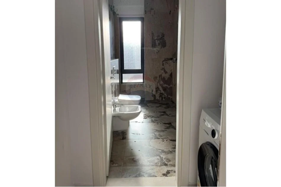 Tirane, jepet me qera apartament 2+1 Kati 2, 1.108 m² 600 € (Laprakë - Dogana,)