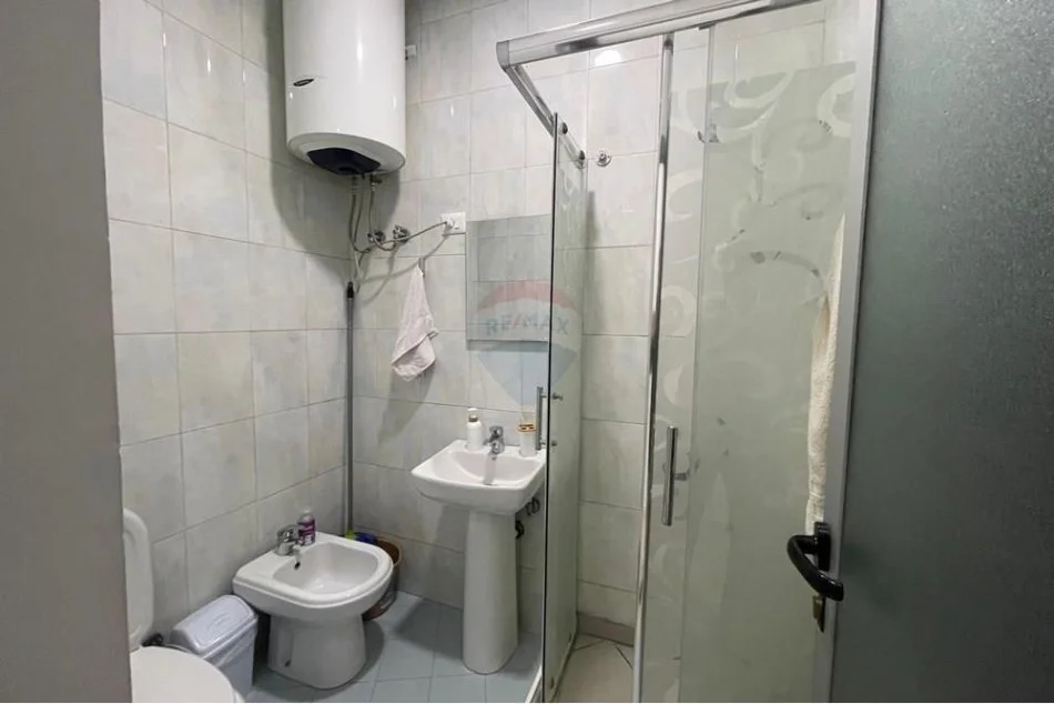 Tirane, jepet me qera apartament 1+1 Kati 8, 55 m² 500 € (rruga e elbasanit)