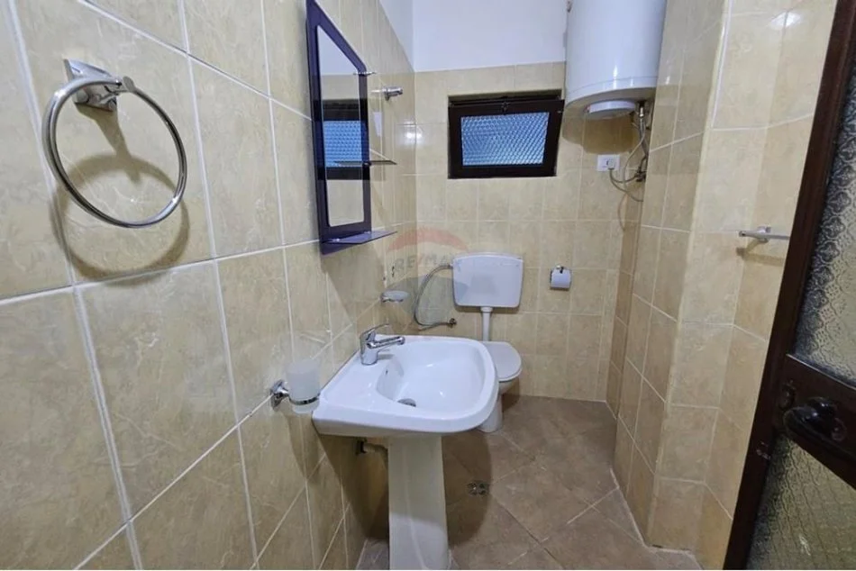 Tirane, jepet me qera apartament 1+1 Kati 4, 105 m² 750 € (Myslym Shyri)