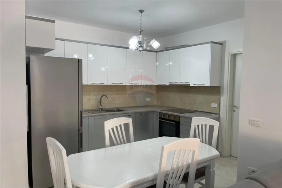 Tirane, jepet me qera apartament 1+1 Kati 3, 70 m² 650 € (Kompleksi Delijorgji)