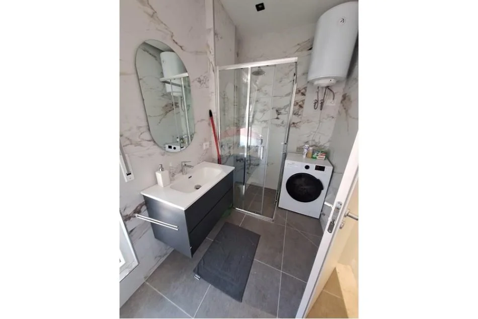 Tirane, jepet me qera apartament 2+1+Ballkon Kati 8, 100 m² 800 € (don bosko)