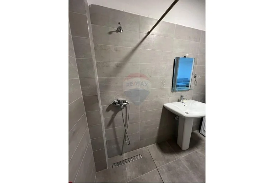 Tirane, jepet me qera apartament 2+1 Kati 4, 93 m² 600 € (Fusha e Aviacionit, Shqipëri)