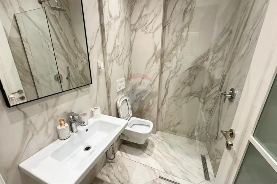 Tirane, jepet me qera apartament 1+1 Kati 3, 78 m² 700 € (rruga dibres)