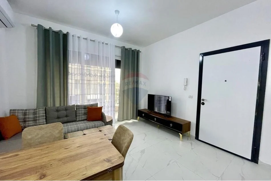Tirane, jepet me qera apartament 1+1 Kati 8, 70 m² 550 € (Fusha e Aviacionit, Shqipëri)
