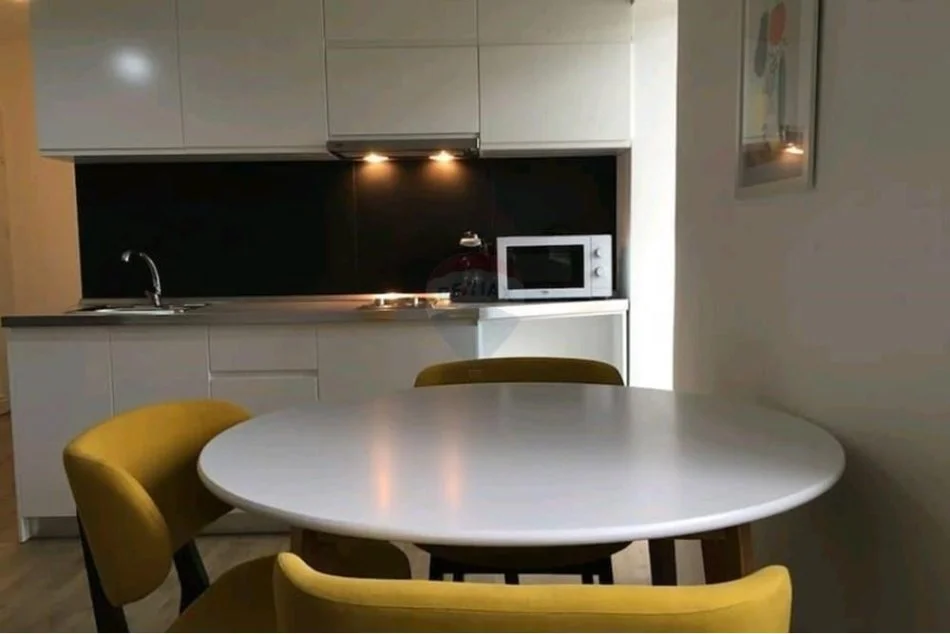 Tirane, jepet me qera apartament 1+1 Kati 4, 60 m² 580 € (APARTAMENT PER QIRA NE RRUGEN E ELBASANIT!)