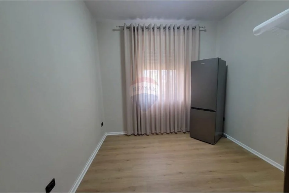 Tirane, jepet me qera apartament 1+1 Kati 5, 70 m² 700 € (Bllok, Pallatet Agimi)