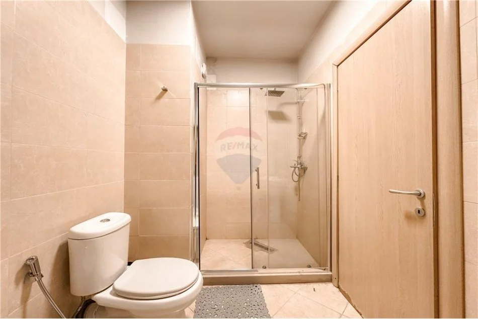 Tirane, jepet me qera apartament 1+1 Kati 8, 67 m² 600 € (Kompleksi Delijorgji)