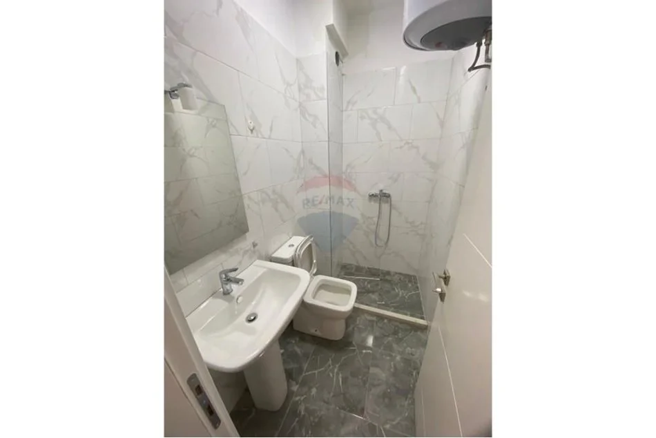 Tirane, jepet me qera apartament 2+1 Kati 3, 100 m² 600 € (Farmacia 10, Rruga e Dibres)