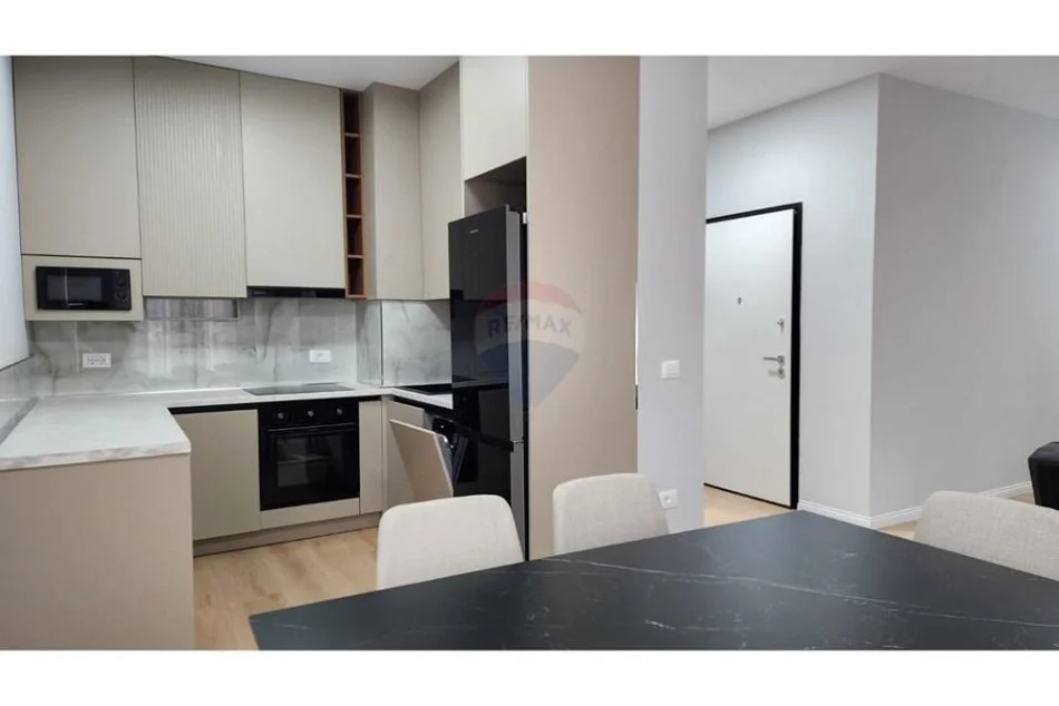 Tirane, jepet me qera apartament 2+1+Ballkon Kati 5, 120 m² 1.200 € (prane Shkolles se Baletit)