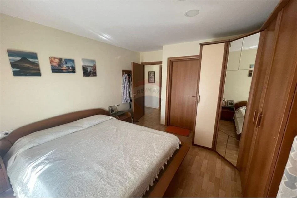 Tirane, jepet me qera apartament 2+1 Kati 7, 95 m² 850 € (Blloku, Garda)