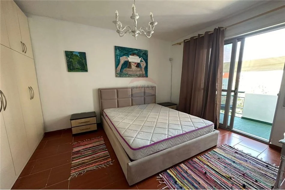 Tirane, shitet apartament 1+1+Ballkon Kati 3, 78 m² 179.000 € (Komuna e Parisit)