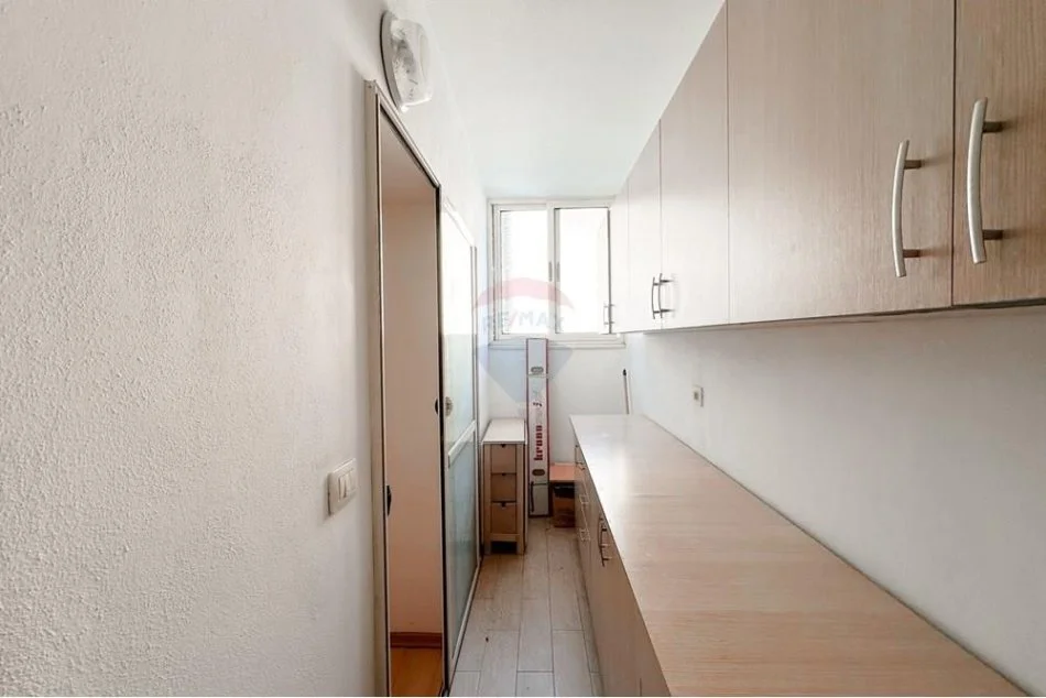 Tirane, jepet me qera apartament 2+1+Ballkon , 75 m² 600 € (Rruga e Kosovareve)