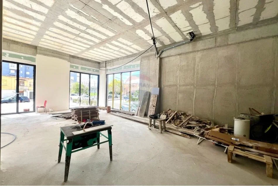 Vlore, shitet ambjent biznesi Kati 0, 115 m² 356.500 € (Lungomare)