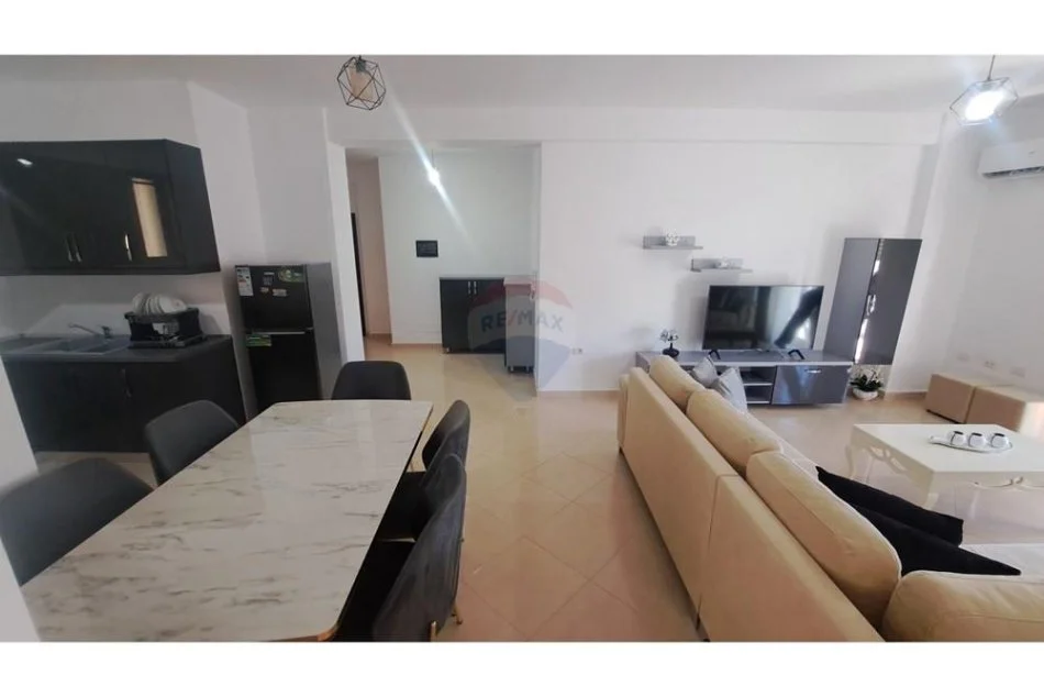 Vlore, jepet me qera apartament 2+1+Ballkon Kati 3, 115 m² 400 € (Transballkanike)