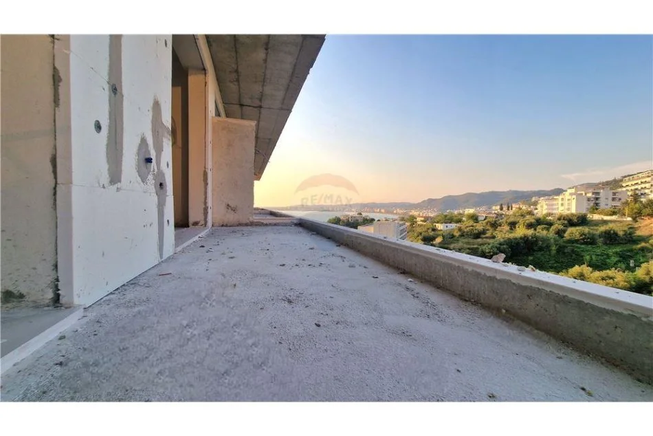 Vlore, shitet apartament 2+1+Ballkon Kati 3, 101 m² (Uje i Ftohte)