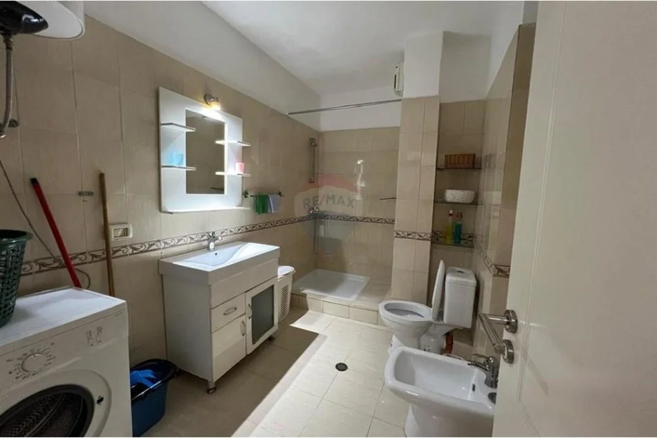 Tirane, jepet me qera apartament 1+1 Kati 2, 68 m² 500 € (APARTAMENT 1+1 PER QERA TEK MYSLYM SHYRI)