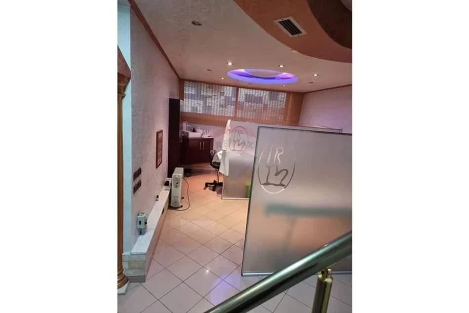 Tirane, jepet me qera ambjent biznesi Kati 0, 148 m² 1.200 € (Dyqan me Qira – Rruga e Durrësit!)