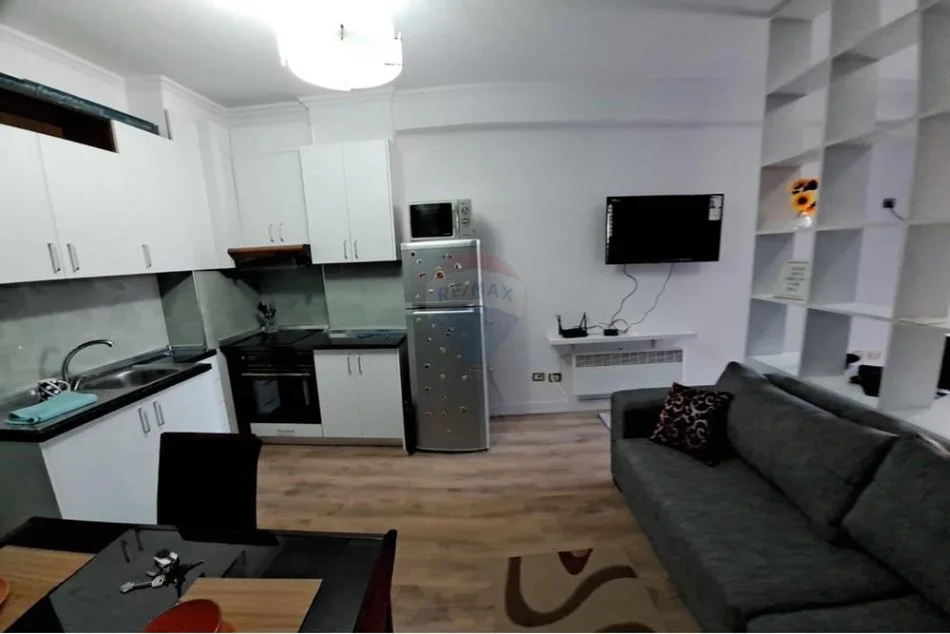 Tirane, jepet me qera 1+1 Kati 3, 50 m² 400 € (Astir)