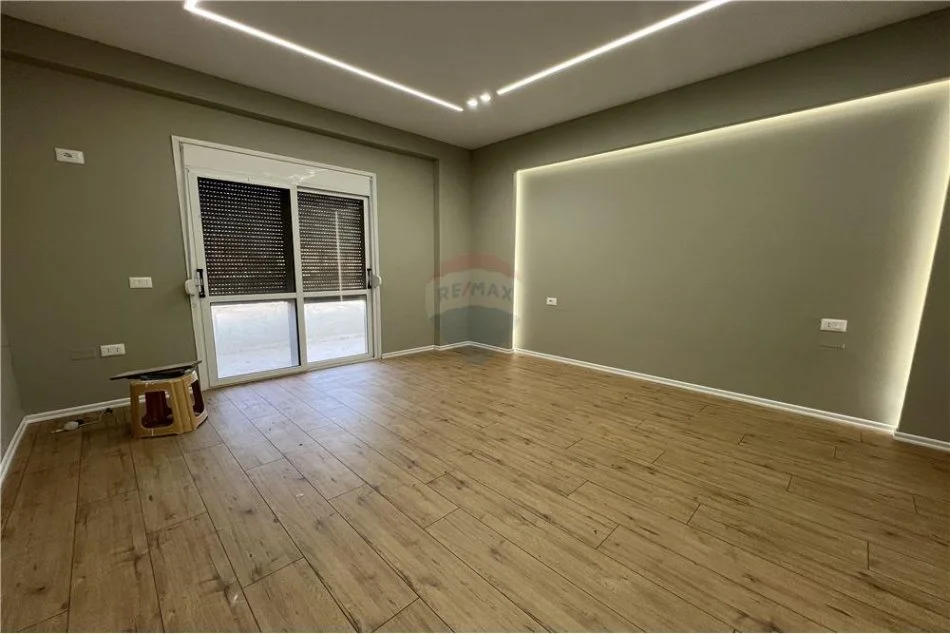 Vlore, shitet apartament 2+1+Ballkon Kati 5, 120 m² 199.000 € (Lungomare)