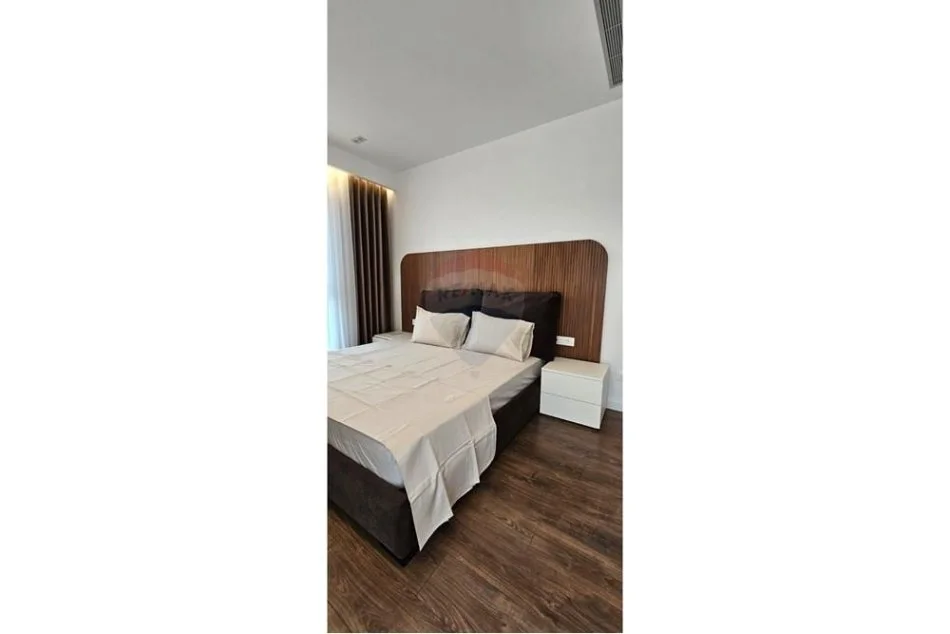 Tirane, jepet me qera apartament 3+1+Ballkon Kati 14, 160 m² 2.200 € 