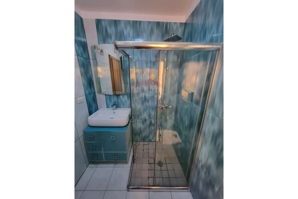 Tirane, jepet me qera apartament 1+1 Kati 3, 70 m² 500 € (Jepet apartament 1+1 me qira ne Brryl)