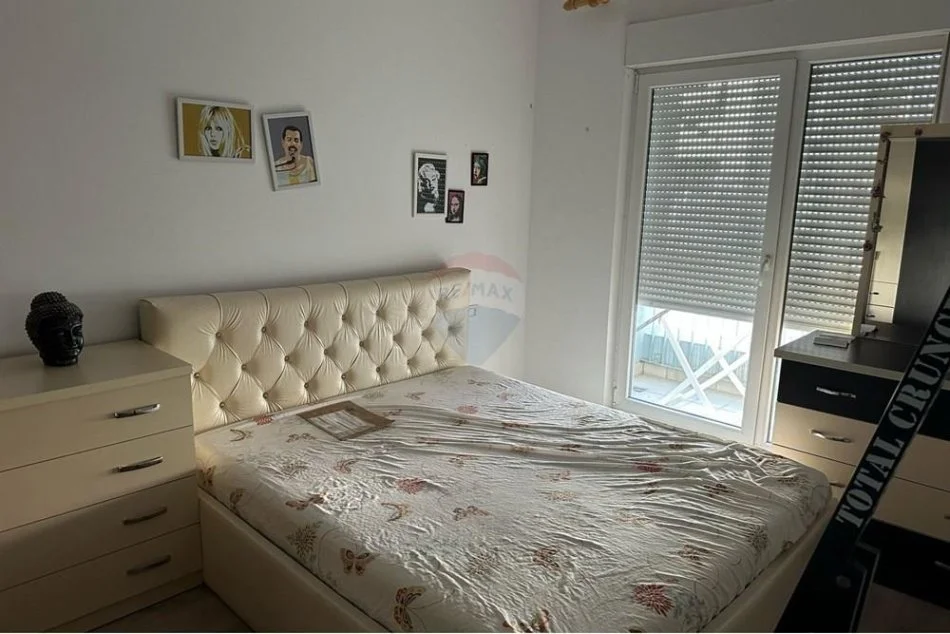 Tirane, jepet me qera apartament 1+1 , 68 m² 450 € (Kompleksi Kontakt)