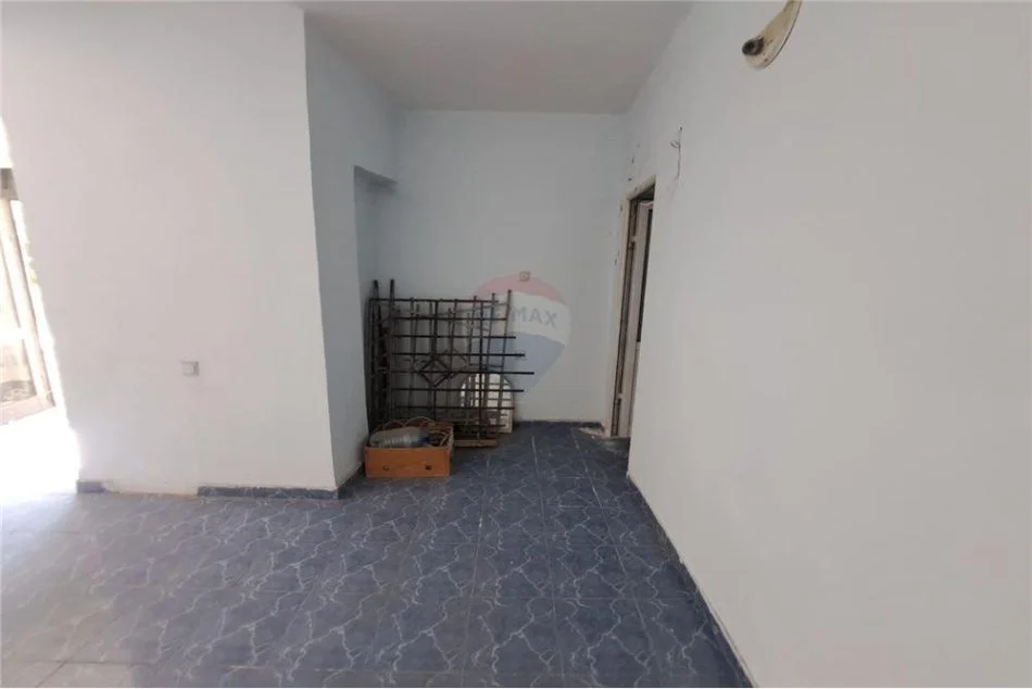 Vlore, shitet dyqan Kati 1, 33 m² 39.000 € (R.Ali Demi)