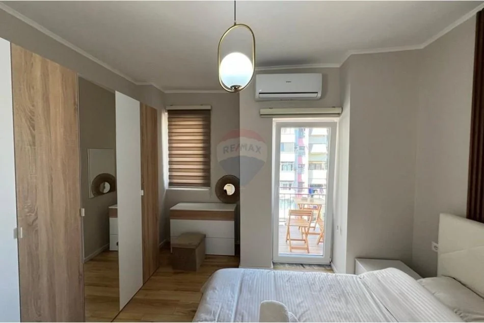 Tirane, jepet me qera apartament 1+1 , 65 m² 700 € (Ish UET)
