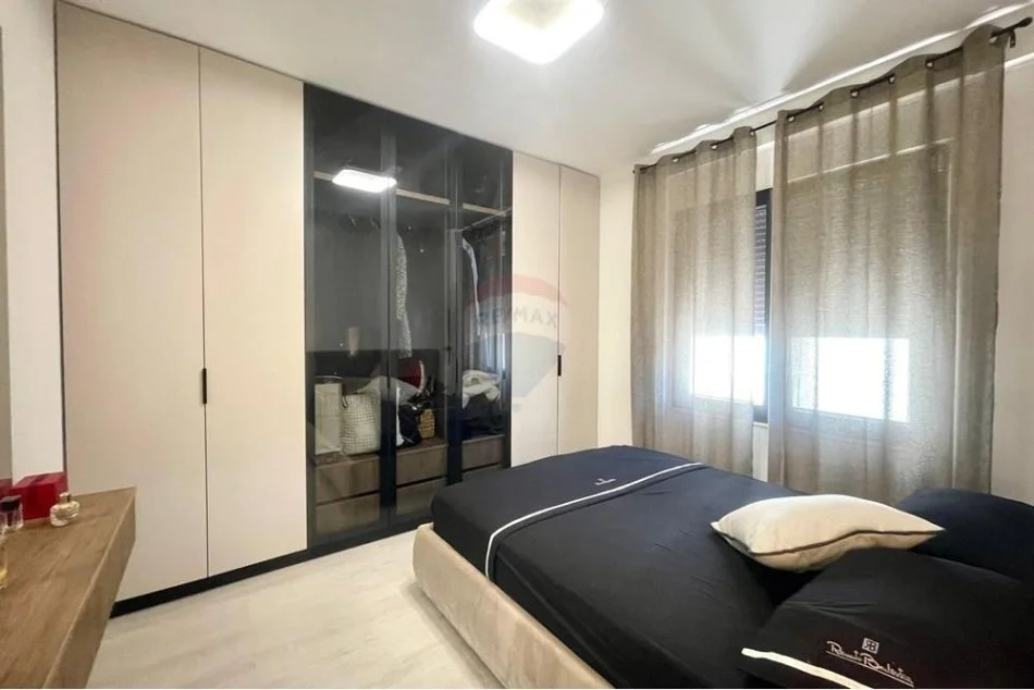 Tirane, jepet me qera 2+1+Ballkon Kati 5, 100 m² 800 € (Kodra e Diellit)