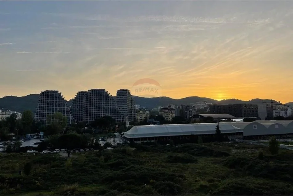 Tirane, jepet me qera apartament 2+1 , 95 m² 1.200 € (Rr. e Kosovareve)