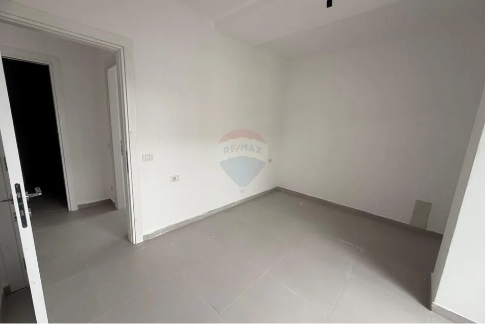 Tirane, shitet 2+1+Ballkon Kati 7, 84 m² 94.000 € (univers city)
