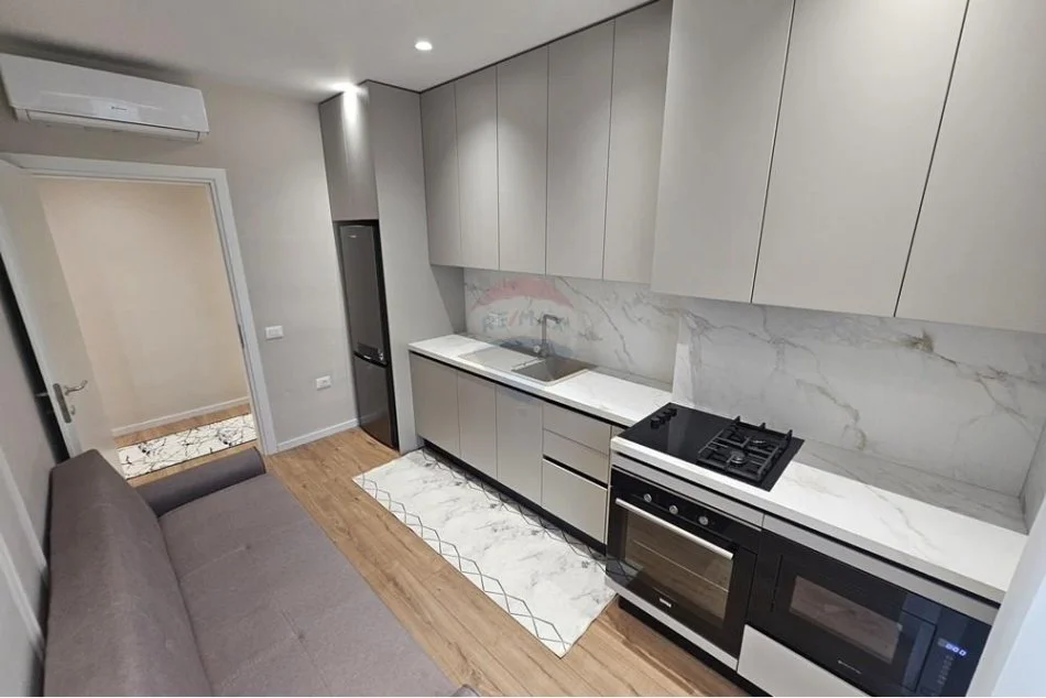Tirane, jepet me qera apartament 1+1 , 78 m² 600 € (Bulevardi i Ri)