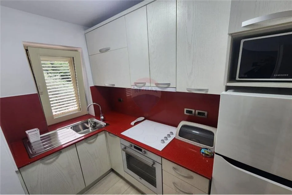 Tirane, jepet me qera apartament 2+1 Kati 2, 75 m² 900 € (9 katshet)