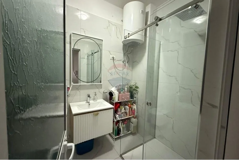 Tirane, jepet me qera apartament 2+1 , 80 m² 550 € (fresk)