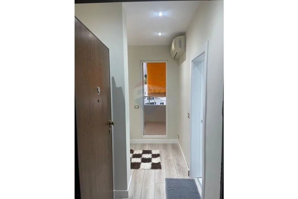 Tirane, jepet me qera apartament 1+1 Kati 9, 58 m² 1.000 € 