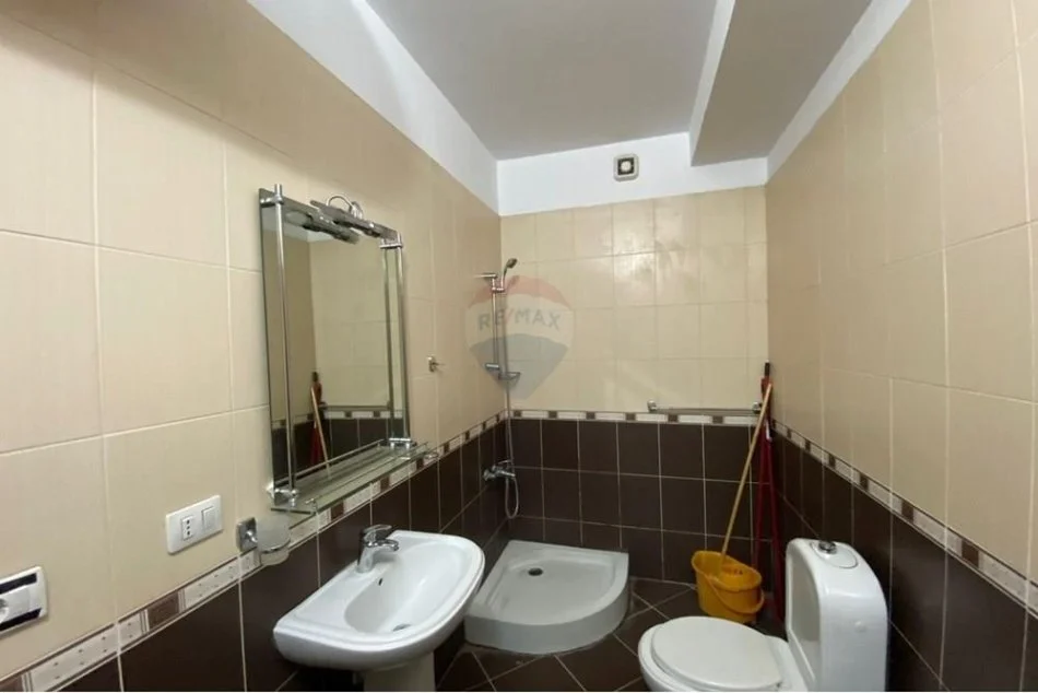 Shqiperi, jepet me qera apartament 1+1 Kati 5, 70 m² 550 € (ali pashe guica)