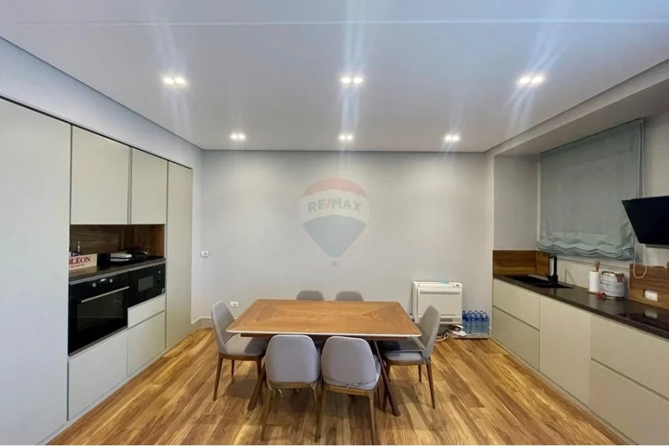 Tirane, jepet me qera apartament 2+1+Ballkon Kati 3, 107 m² 1.200 € (rezidenca secret garden)