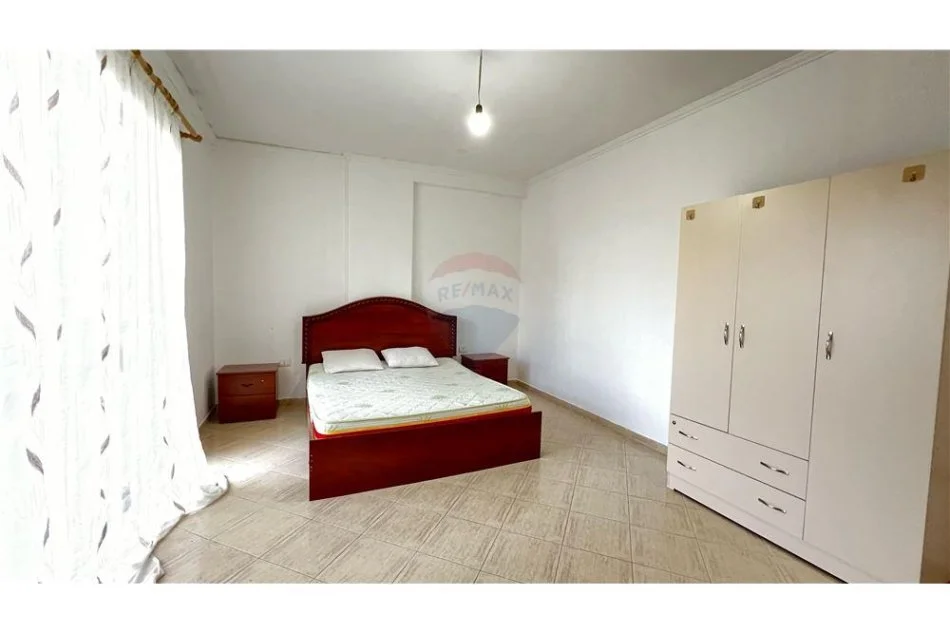 Tirane, jepet me qera apartament 3+1+Ballkon , 115 m² 450 € (kodra e diellit)
