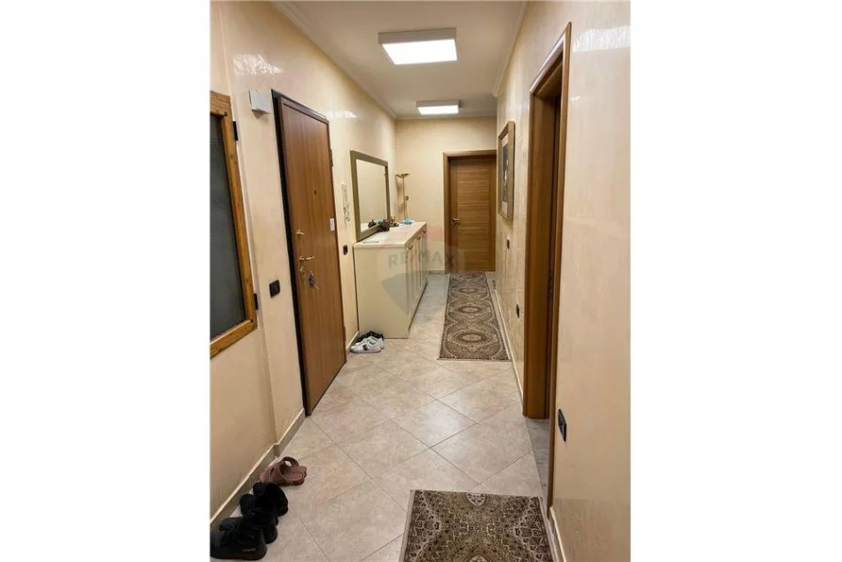 Shqiperi, jepet me qera apartament 3+1 , 145 m² 1.000 € 